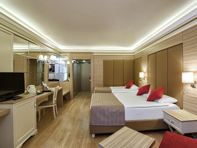 Delphin Deluxe Resort