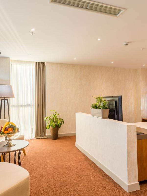 The Grand Gloria Hotel