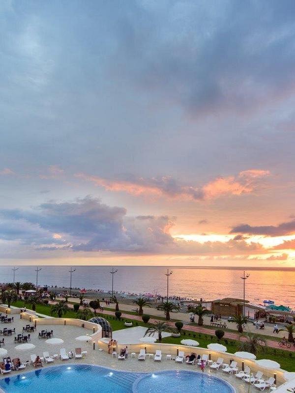 The Grand Gloria Hotel
