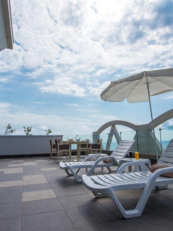 The Grand Gloria Hotel