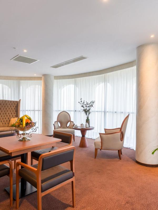 The Grand Gloria Hotel