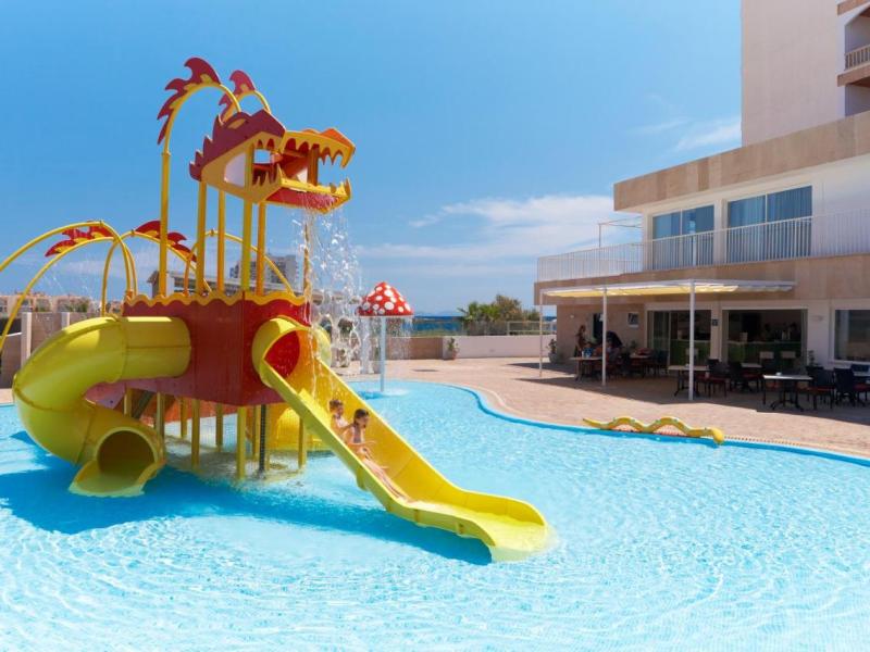 Universal Hotel Romantica