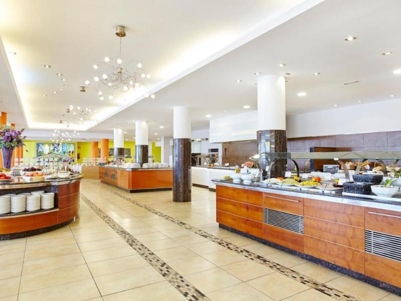 Universal Hotel Romantica