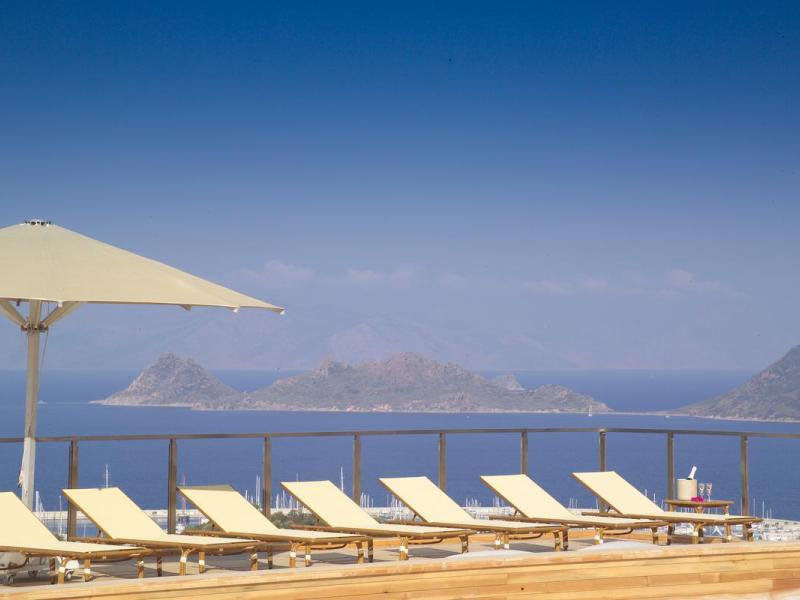 Roxx Suites Deluxe Hotel