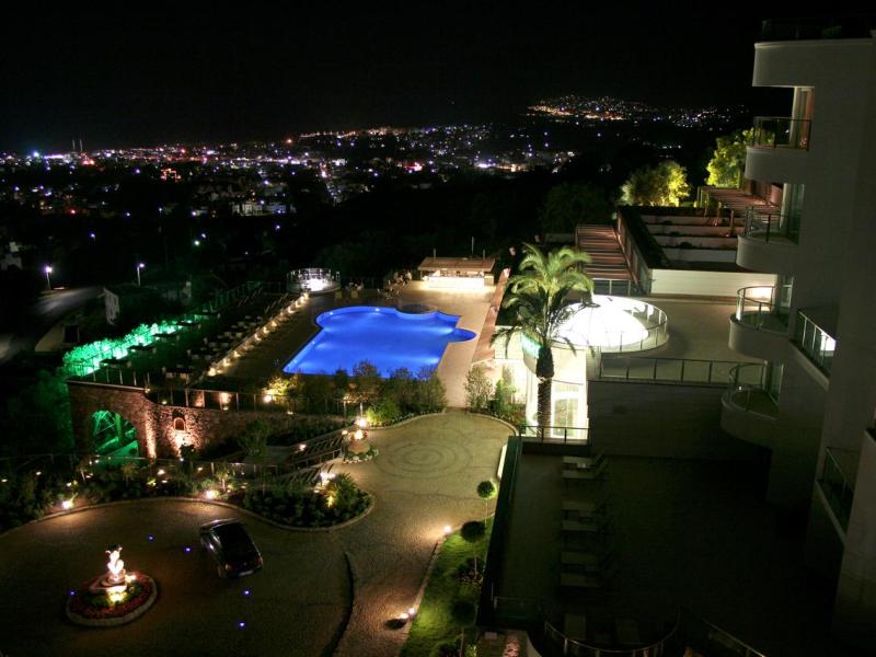 Roxx Suites Deluxe Hotel