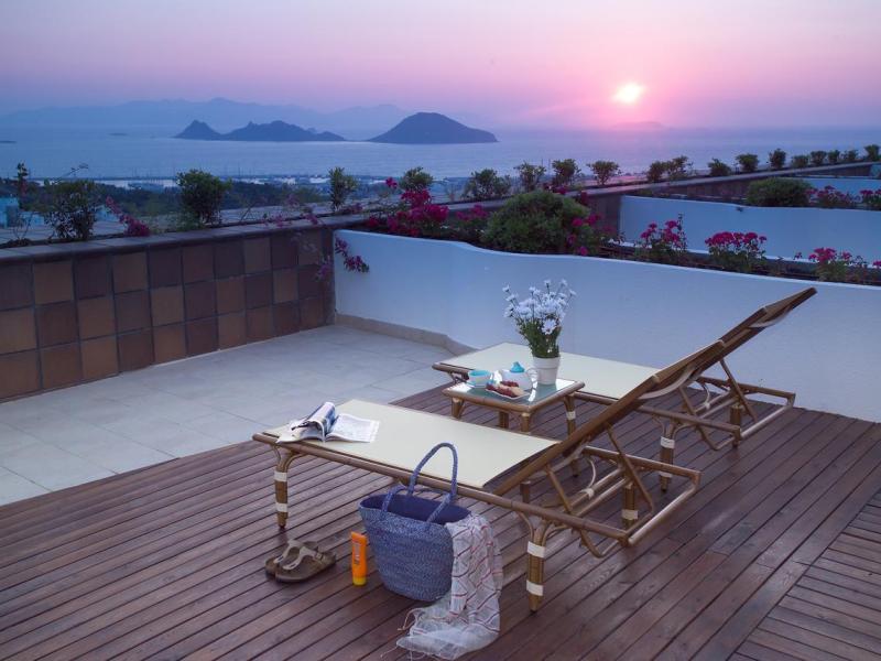 Roxx Suites Deluxe Hotel