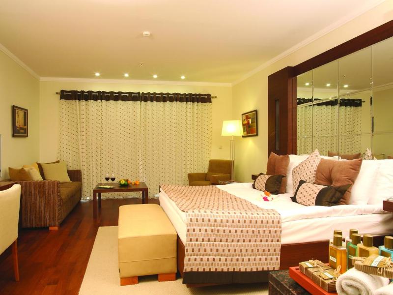 Roxx Suites Deluxe Hotel