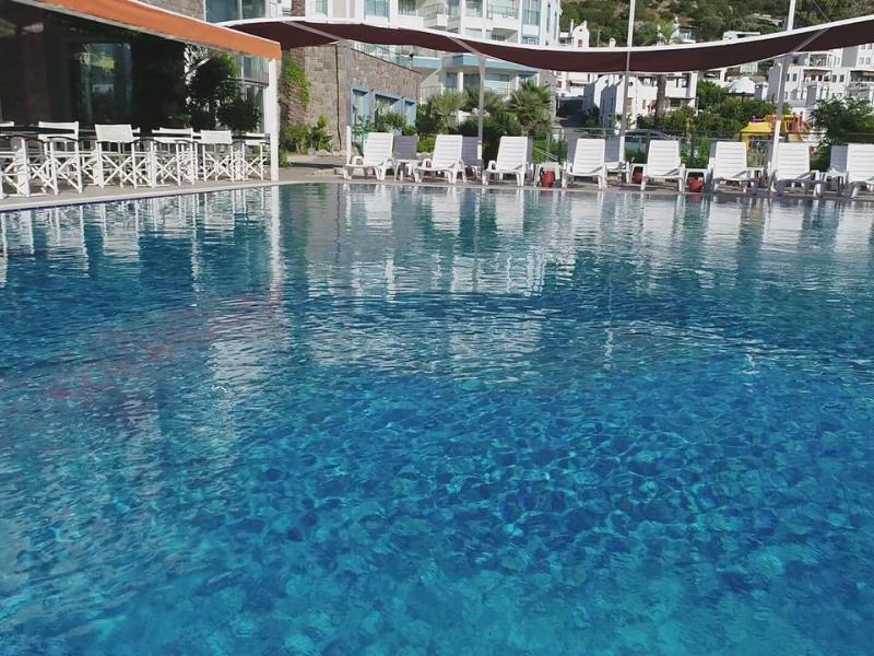 Roxx Suites Deluxe Hotel