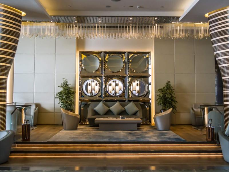 Royal M Hotel & Resort