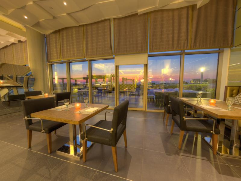 Royal M Hotel & Resort