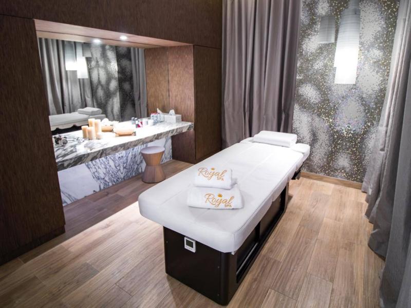 Royal M Hotel & Resort