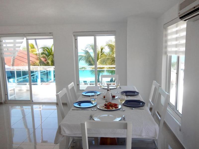 Eleven Palms by Inmense