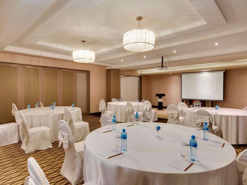 Ramada Hotel & Suites Amwaj Islands