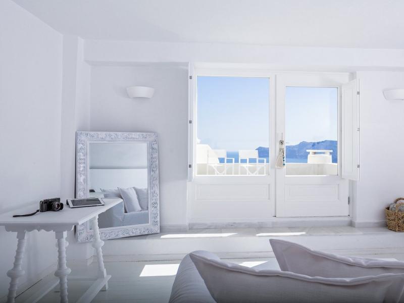 Canaves Oia Suites