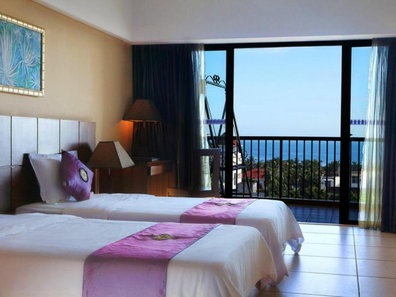 J-Hotel (New building Azure Resort)