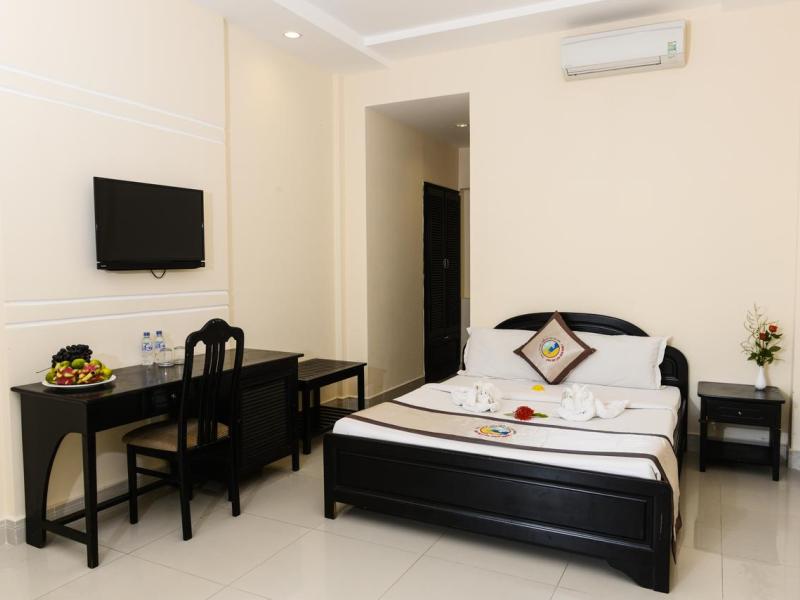 Hon Rom Central Beach Resort