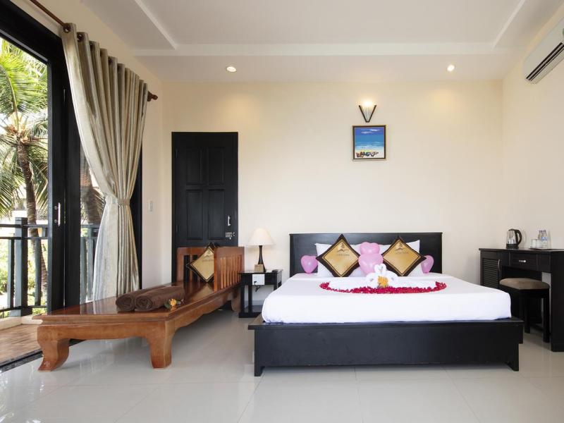 Hon Rom Central Beach Resort