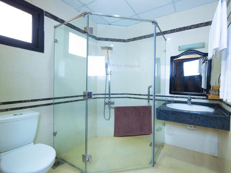 Hon Rom Central Beach Resort