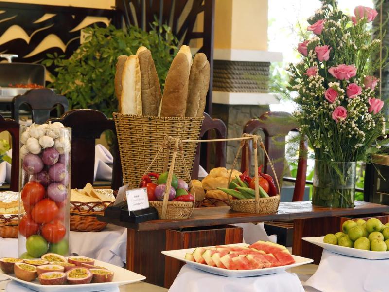 Hon Rom Central Beach Resort