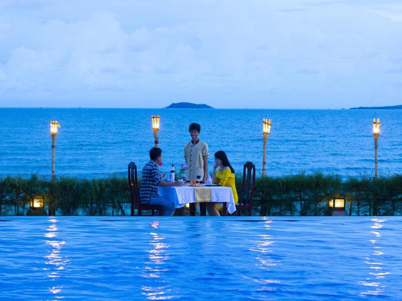 Hon Rom Central Beach Resort