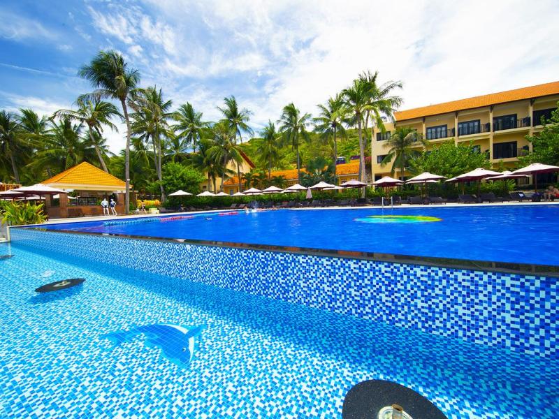 Hon Rom Central Beach Resort