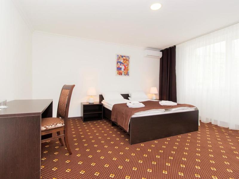 Отель Атрия