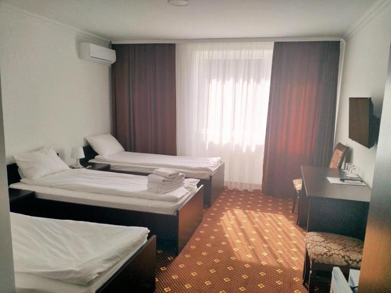 Отель Атрия