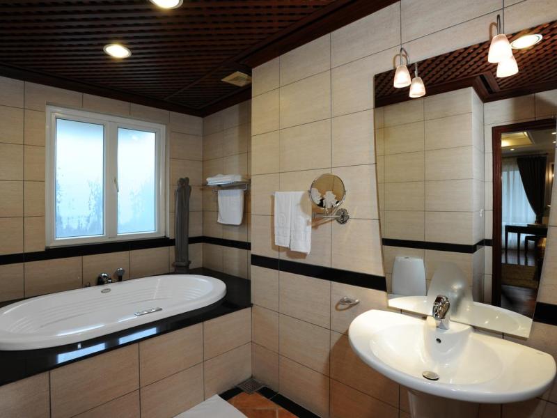 New Era Hotel & Villa