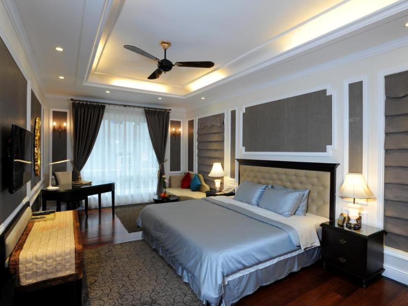 New Era Hotel & Villa