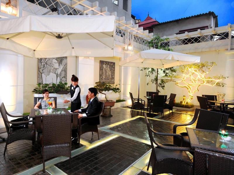 New Era Hotel & Villa