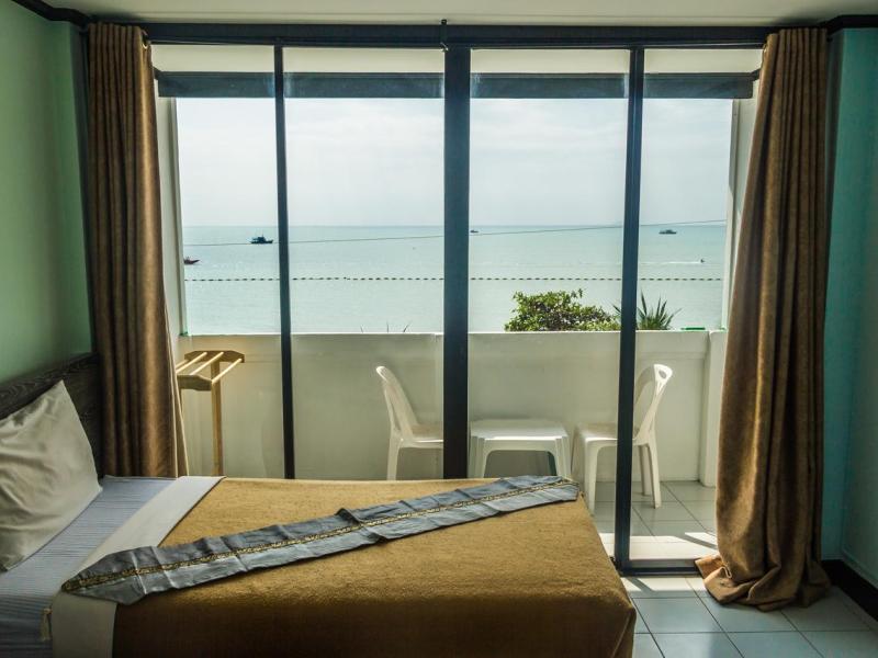 Happy Jomtien - Beachfront