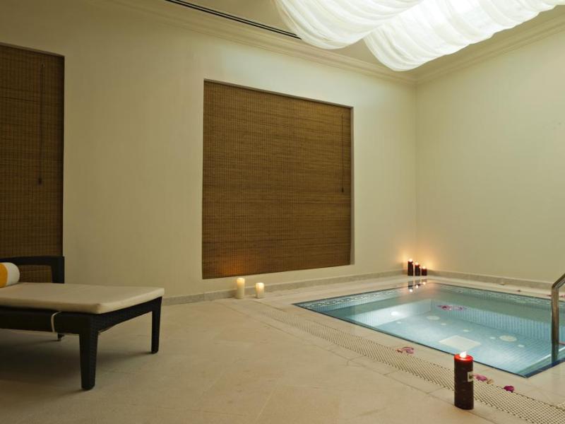 Magnum Hotel & Suites West Bay