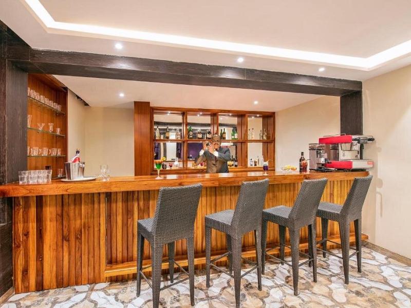 Sea Breeze Max Resort & Spa