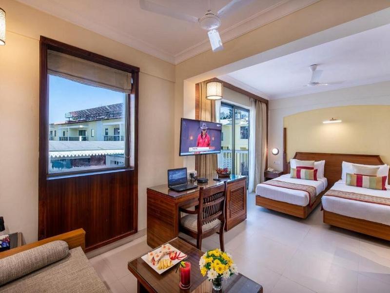 Sea Breeze Max Resort & Spa