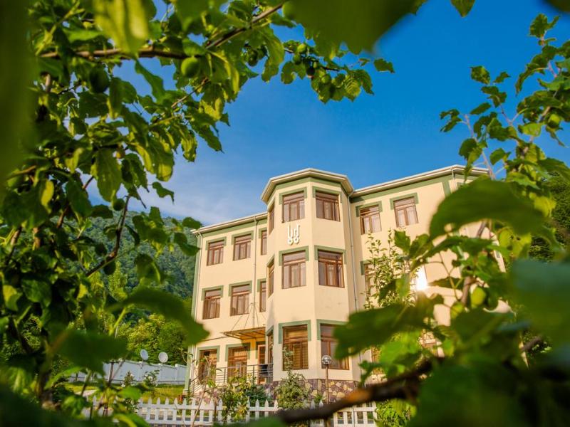 White Boutique Hotel