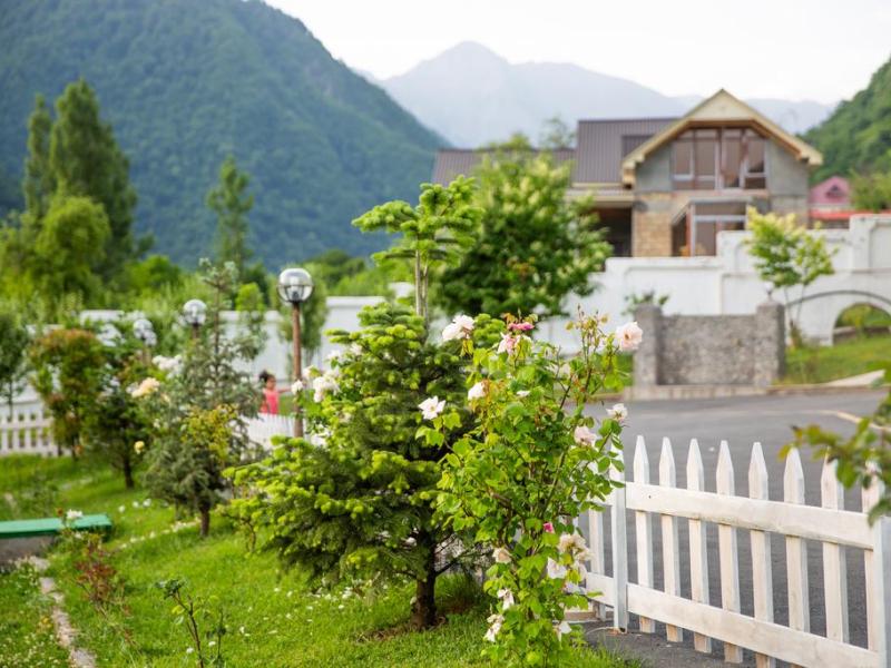 White Boutique Hotel