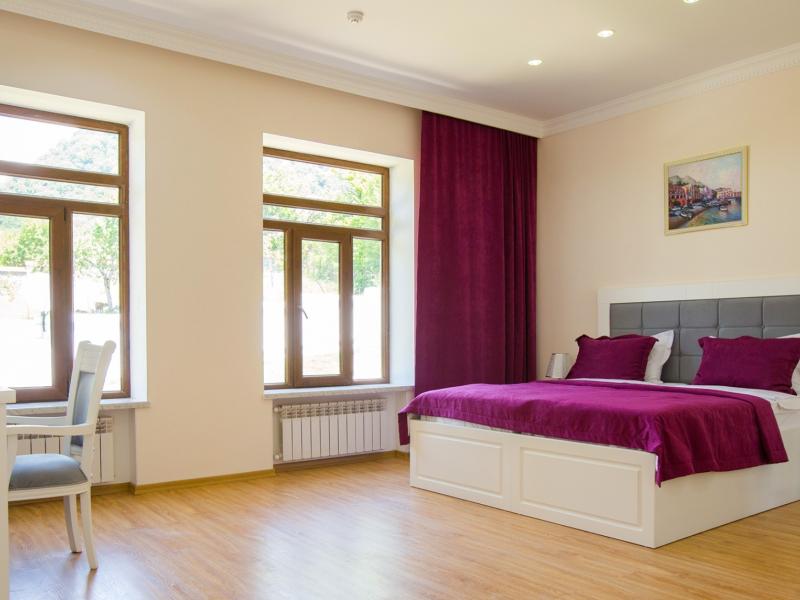 White Boutique Hotel