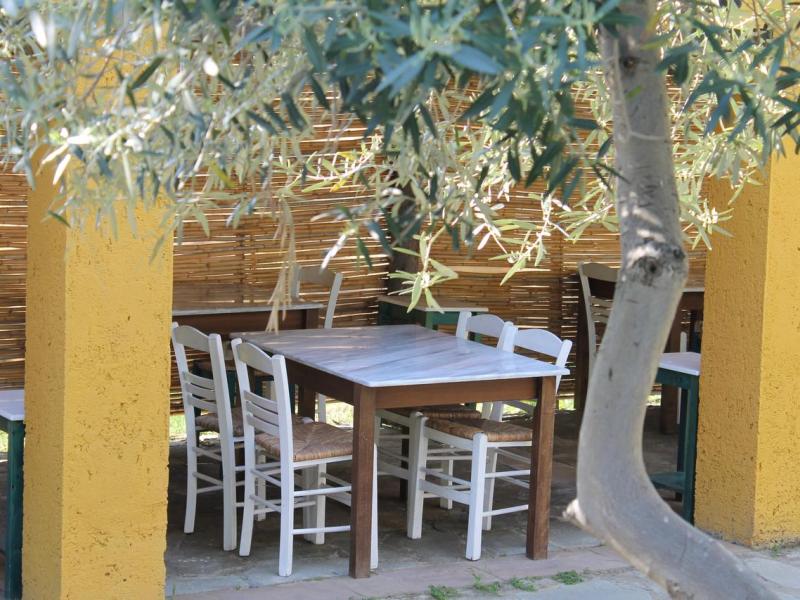 Despotiko Apartment Hotel & Suites