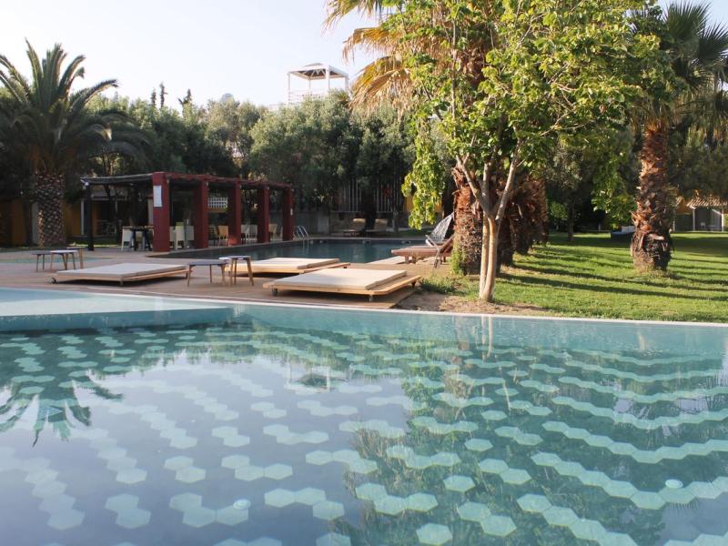 Despotiko Apartment Hotel & Suites