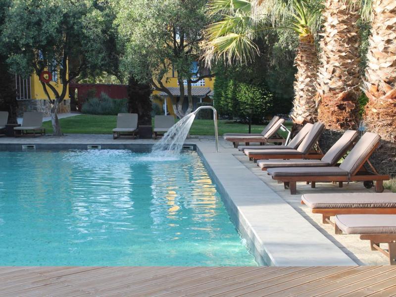 Despotiko Apartment Hotel & Suites