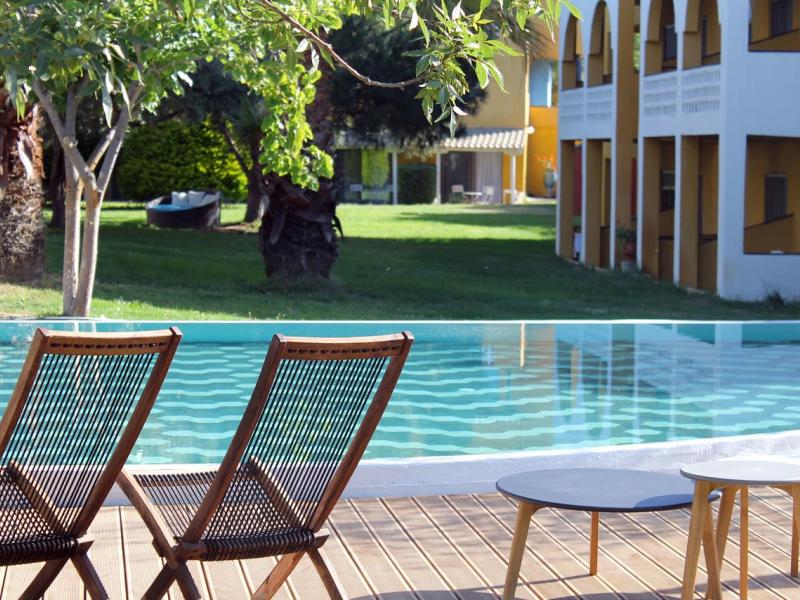 Despotiko Apartment Hotel & Suites