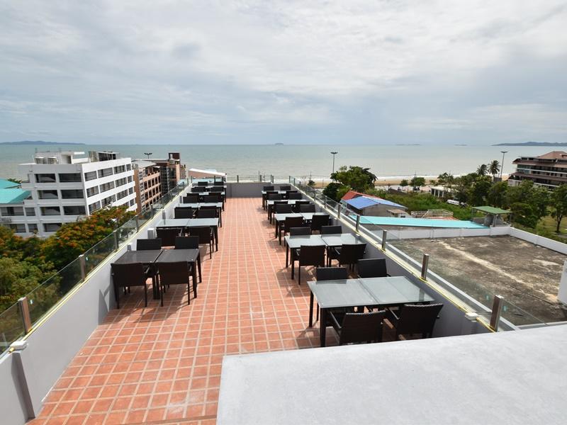 Golden Jomtien Beach Hotel