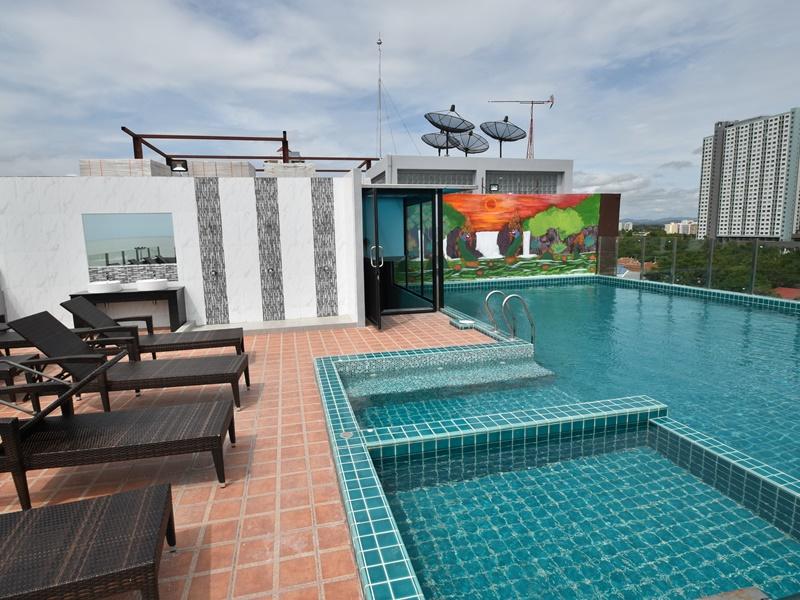 Golden Jomtien Beach Hotel