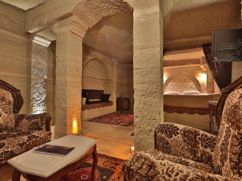 Holiday Cave Hotel
