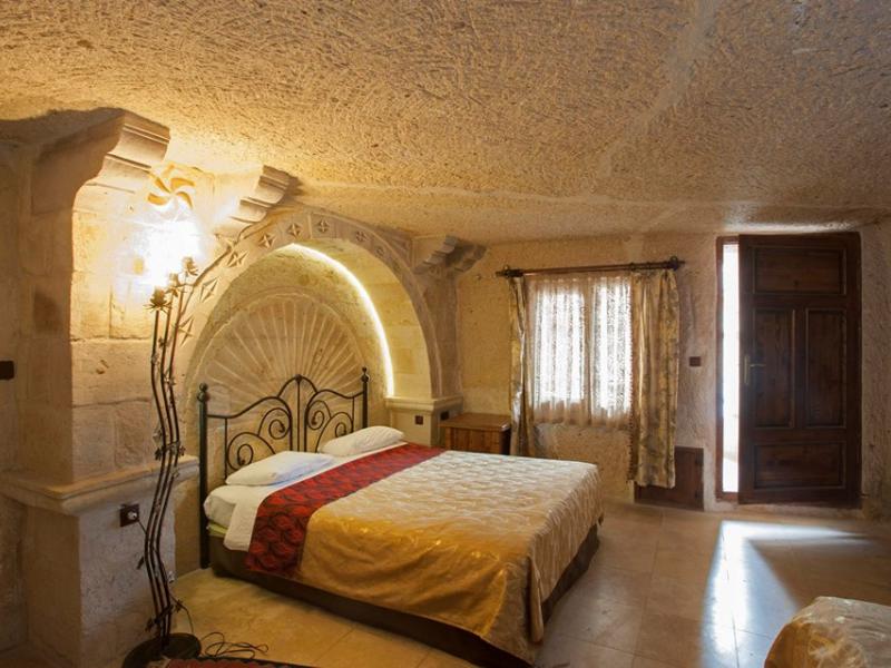 Holiday Cave Hotel