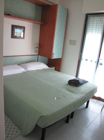 Laura (Чезенатико)