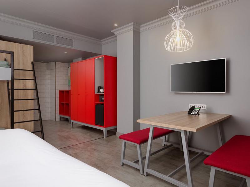 Театральная площадь