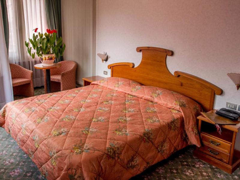 Hotel Deville