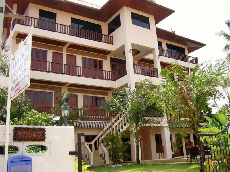 Baan Chayna Hotel