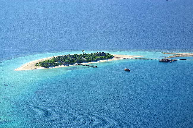 Dhoni Island Resort